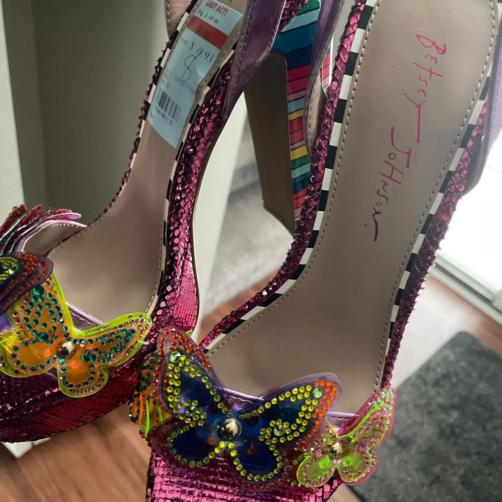 🦋 Beautiful Betsy Johnson Colorful Butterfly Embellished Women's Heels - Picture 3 of 8